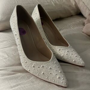 Nicole Miller 8.5 Kitten Heels